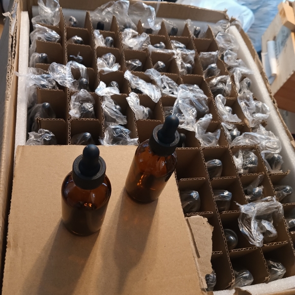 Bottle with drop lid - Picture 2 of 4